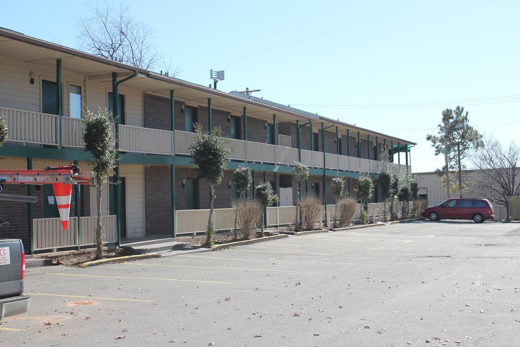 Tahlequah Oak Hill Inn And Suites מראה חיצוני תמונה