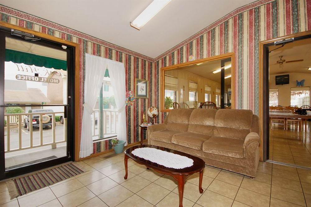 Tahlequah Oak Hill Inn And Suites מראה חיצוני תמונה