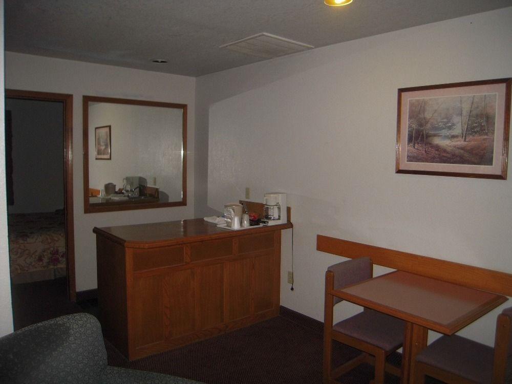 Tahlequah Oak Hill Inn And Suites מראה חיצוני תמונה