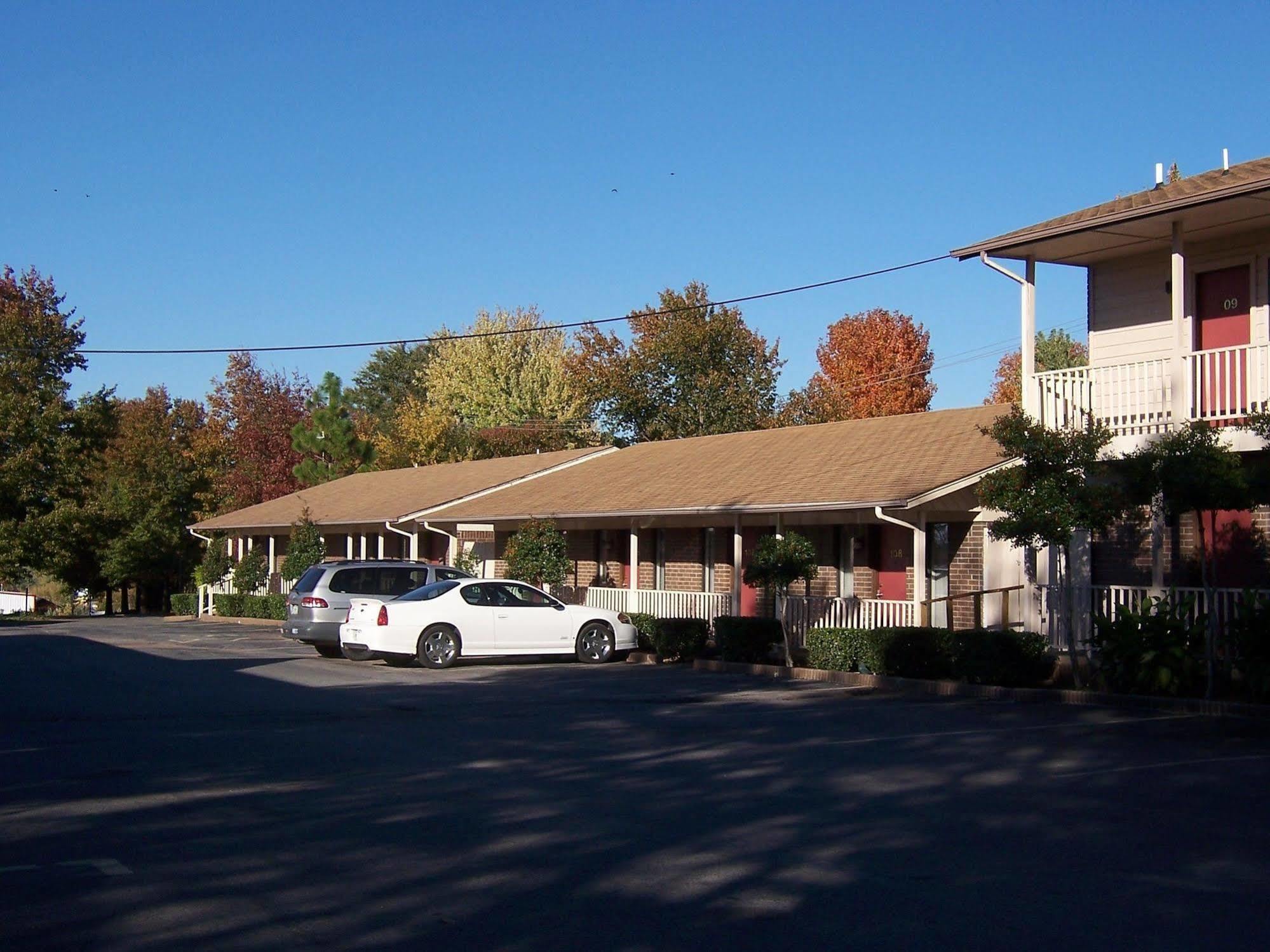 Tahlequah Oak Hill Inn And Suites מראה חיצוני תמונה