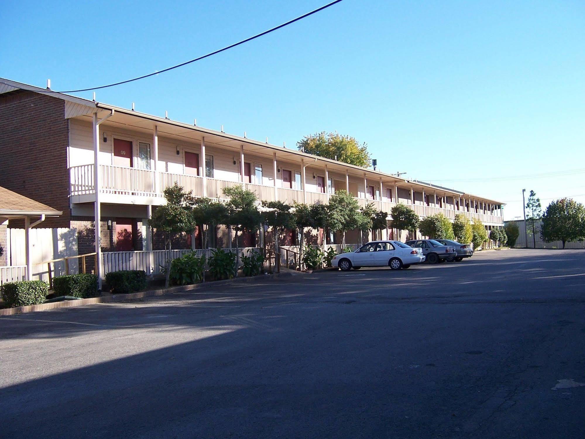 Tahlequah Oak Hill Inn And Suites מראה חיצוני תמונה