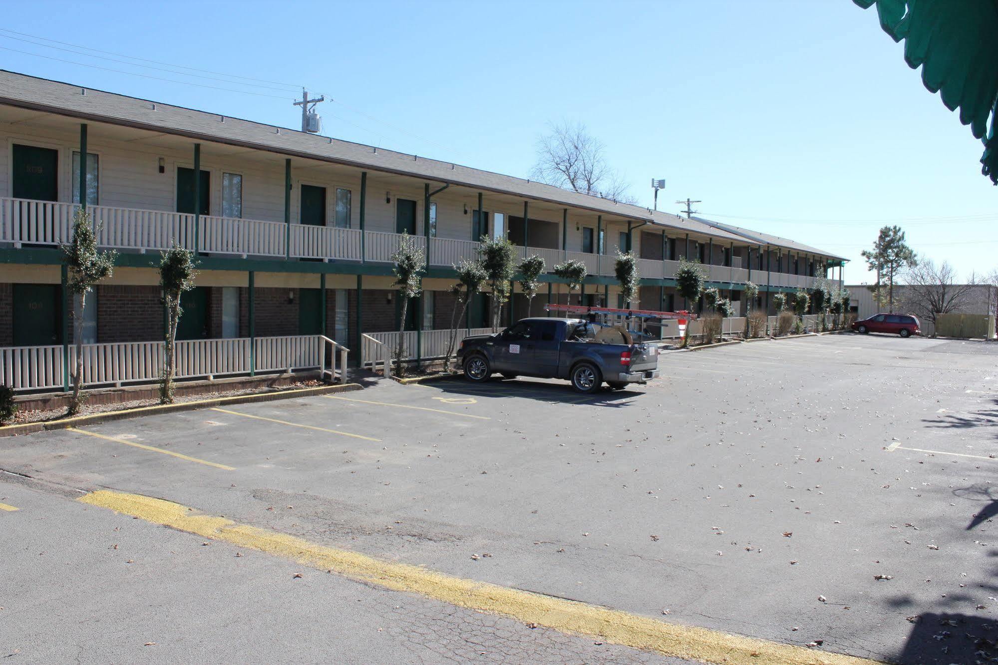 Tahlequah Oak Hill Inn And Suites מראה חיצוני תמונה