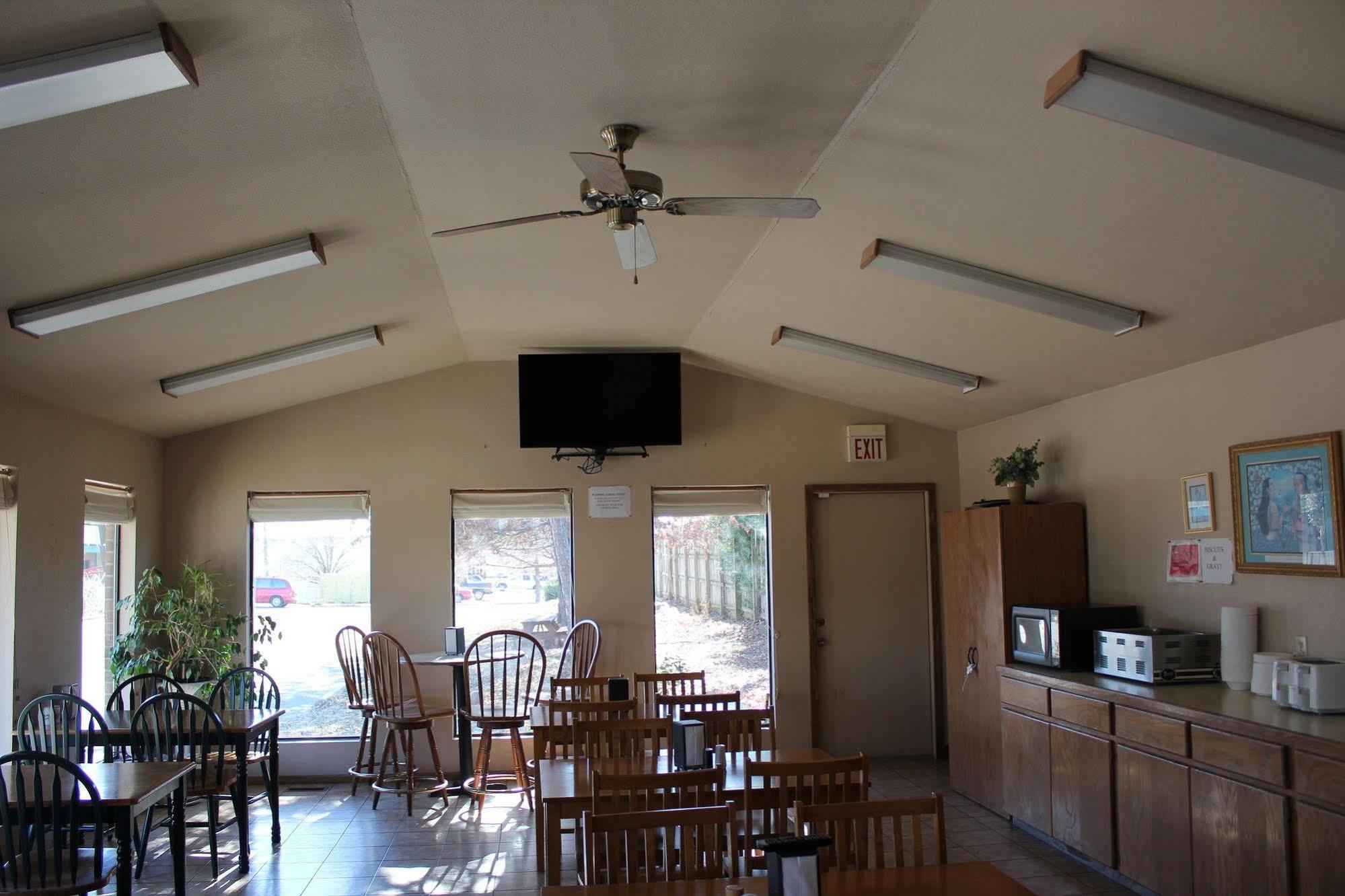 Tahlequah Oak Hill Inn And Suites מראה חיצוני תמונה