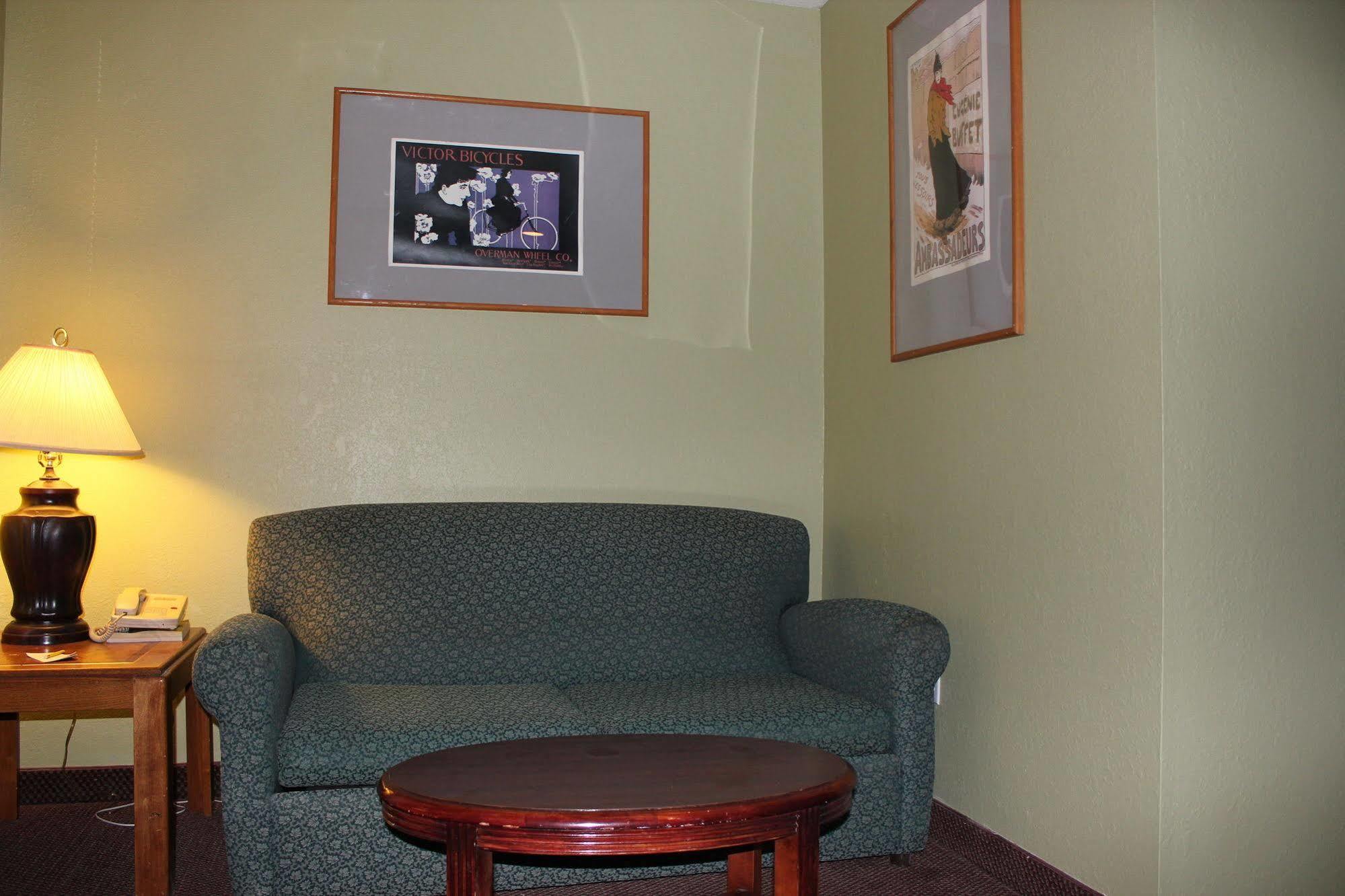 Tahlequah Oak Hill Inn And Suites מראה חיצוני תמונה