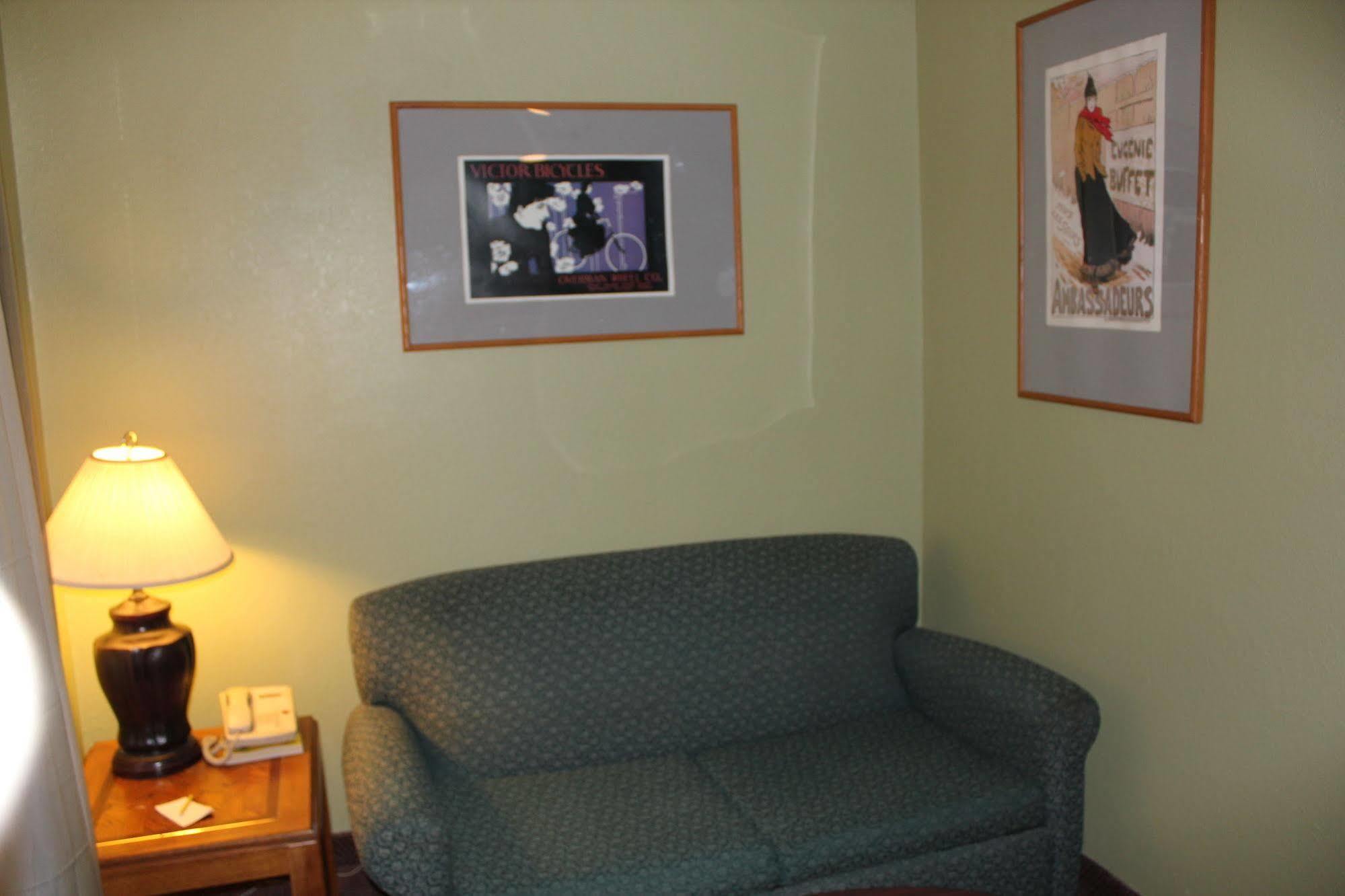 Tahlequah Oak Hill Inn And Suites מראה חיצוני תמונה