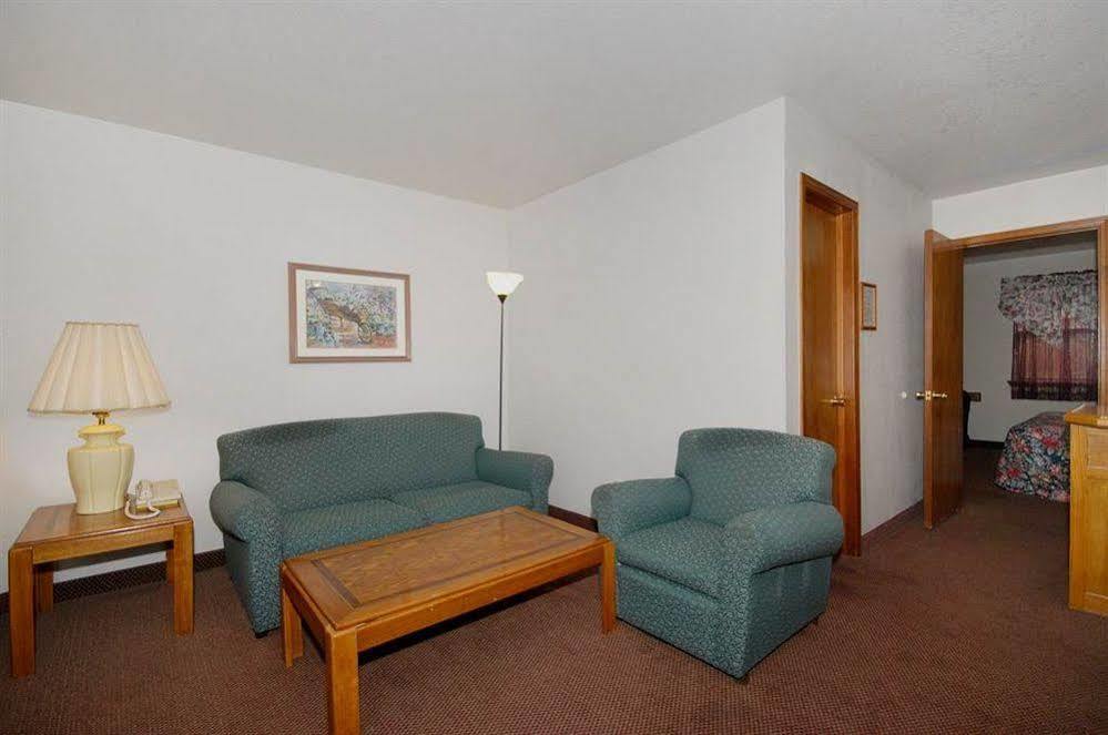 Tahlequah Oak Hill Inn And Suites מראה חיצוני תמונה