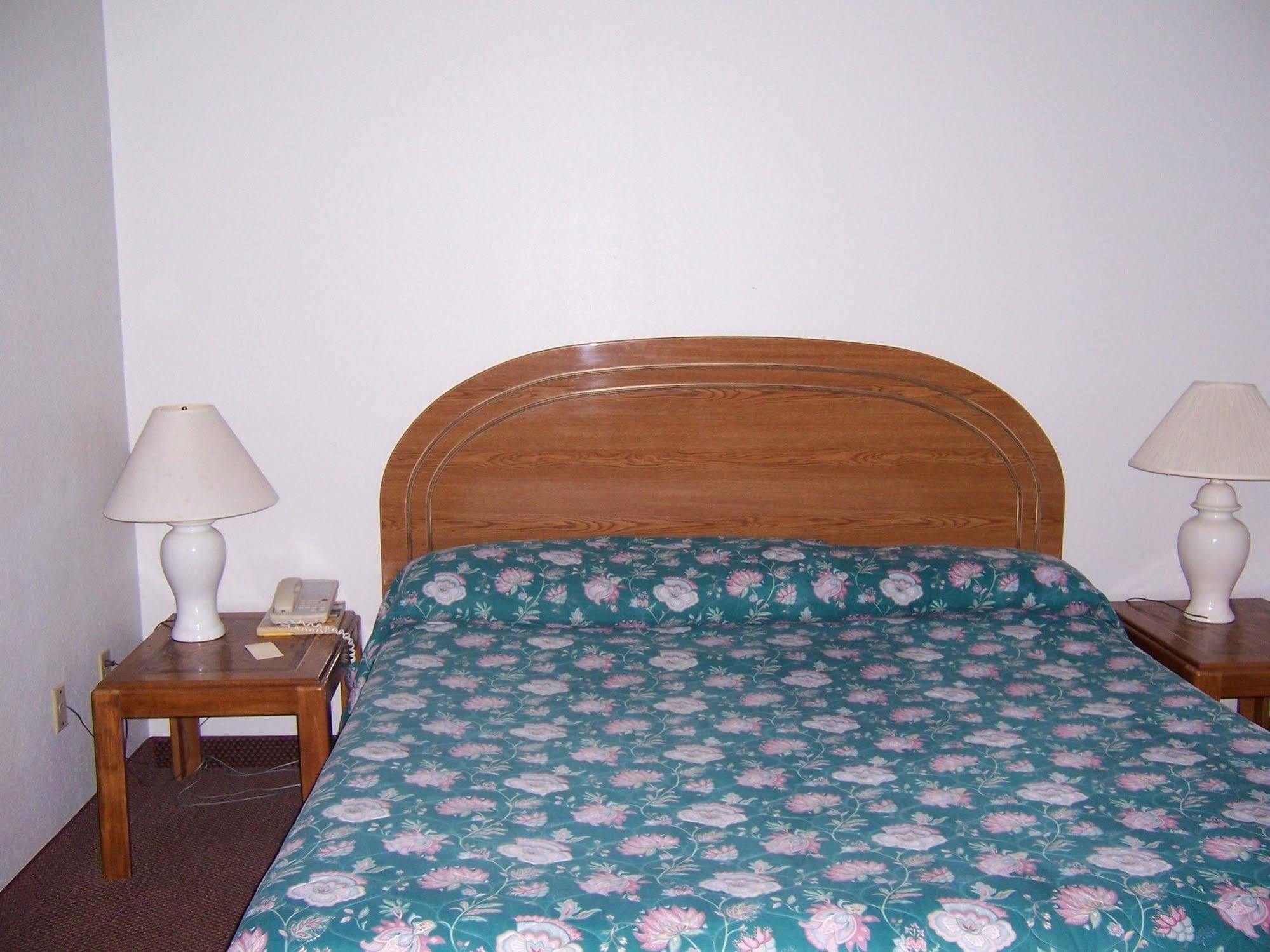 Tahlequah Oak Hill Inn And Suites מראה חיצוני תמונה