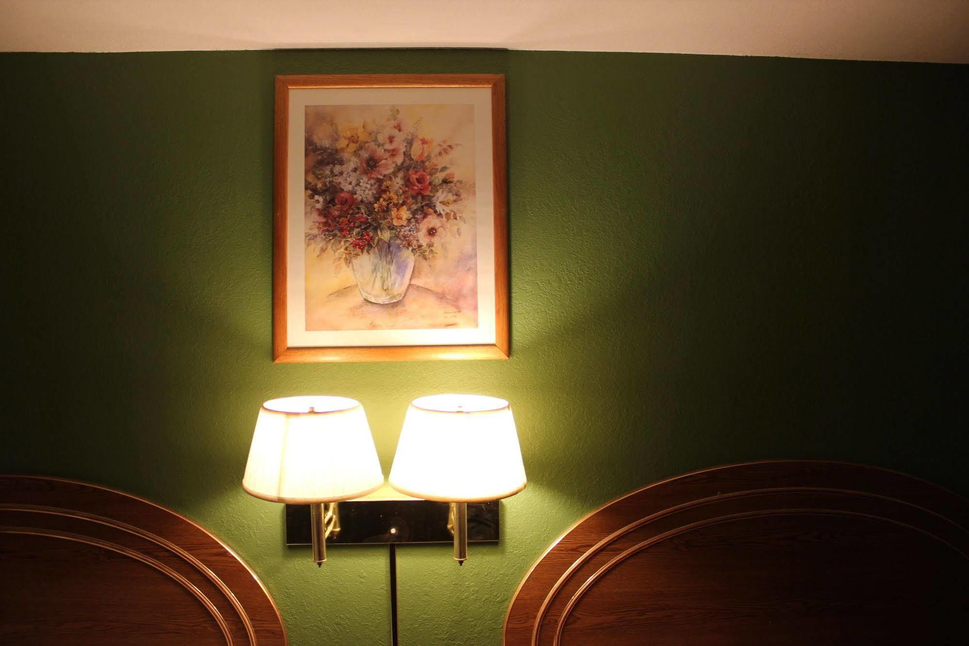 Tahlequah Oak Hill Inn And Suites מראה חיצוני תמונה