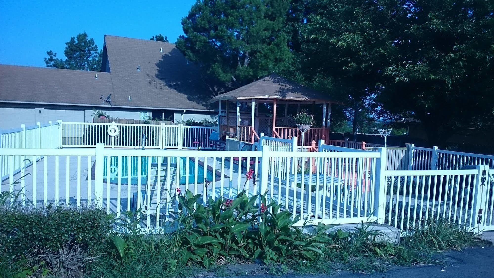Tahlequah Oak Hill Inn And Suites מראה חיצוני תמונה
